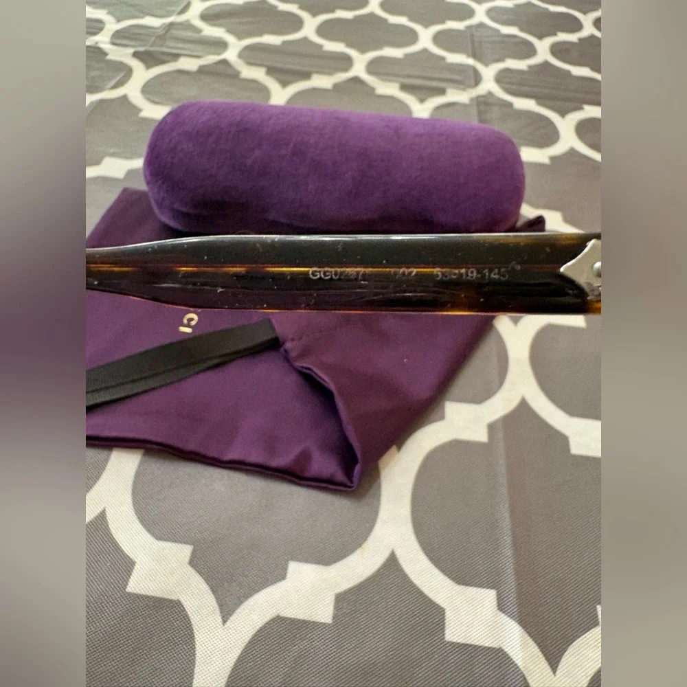 Gucci Women’s Black Sunglasses - Picture 6 of 11